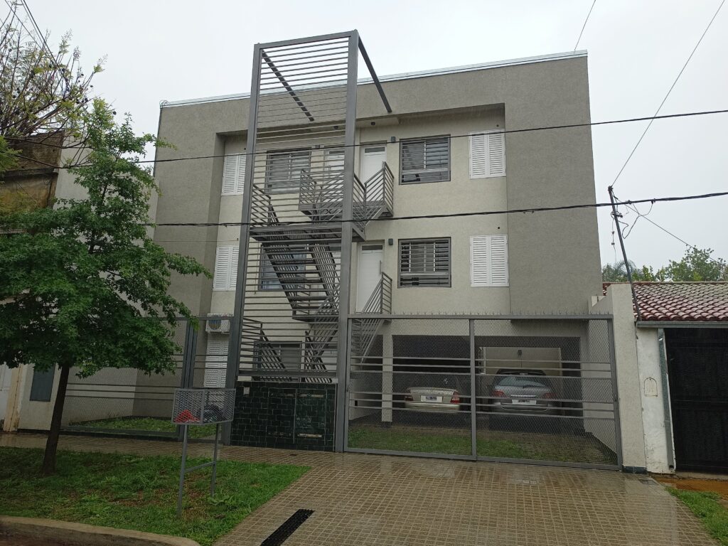 Cochera en alquiler – Piedras 6300