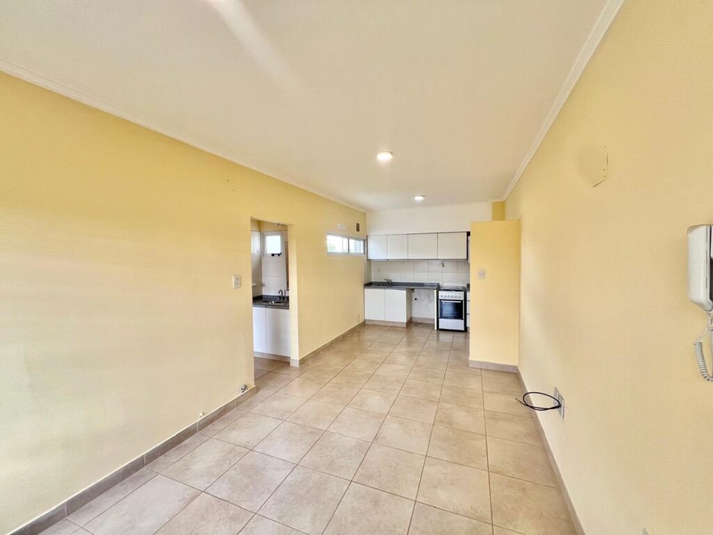 Departamento en alquiler – Piedras 6300