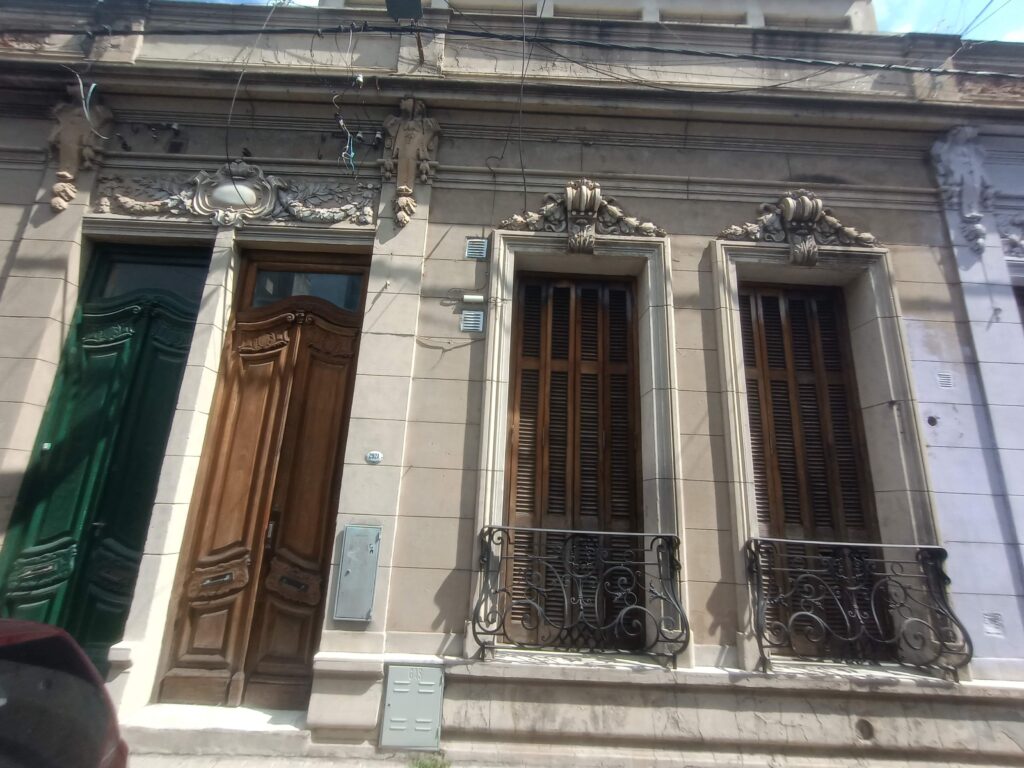 Casa 3 ambientes en alquiler – Eva Perón 2900